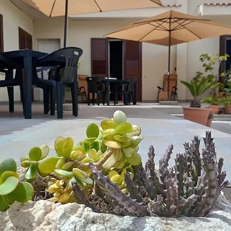 West Sicily - With Garden And Parking Daire *